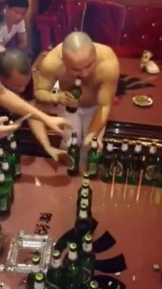 ktvb开啤酒瓶视频,KTVB视频教你轻松解锁瓶盖技巧